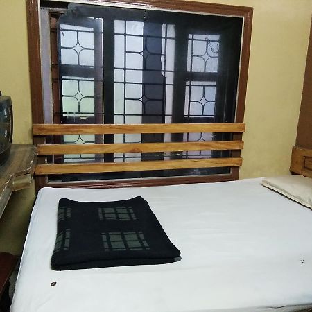 C.B Deluxe Lodge 班加罗尔 外观 照片