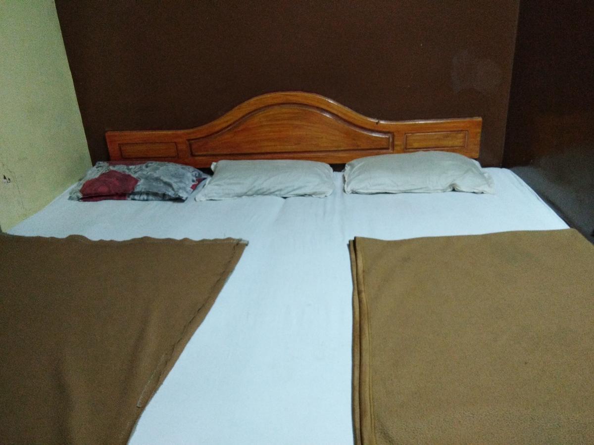 C.B Deluxe Lodge 班加罗尔 外观 照片
