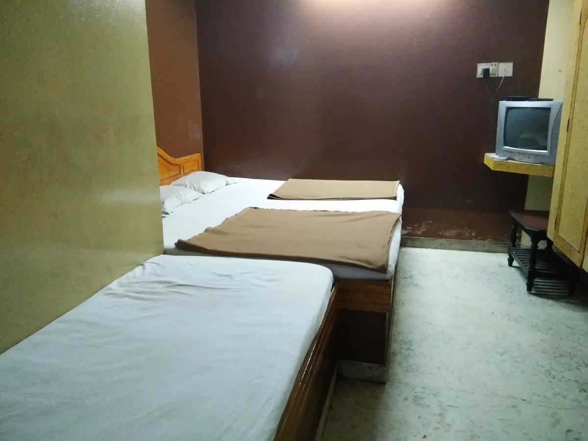 C.B Deluxe Lodge 班加罗尔 外观 照片
